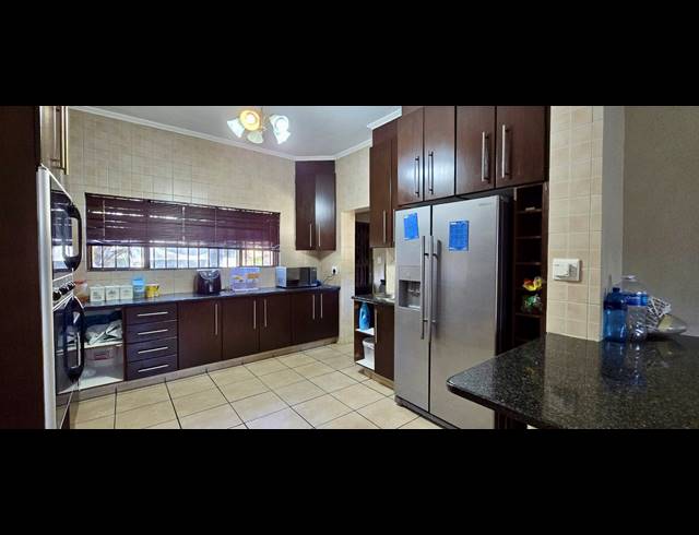 4 BEDROOM HOUSE FOR SALE IN ROOIHUISKRAAL NORTH